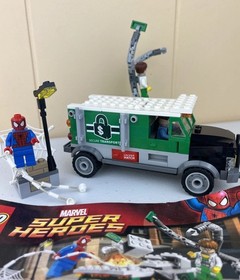 Lego 76015 Spider Man-Doc Ock Truck Heist Marvel heroes W/manual Incomplete Read