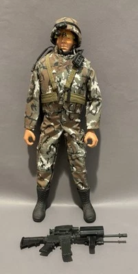 Figura de 12 pulgadas GI Joe 35 años 1999 Land Warrior pelo castaño cicatriz etiquetas de perro Foto 1 de 4