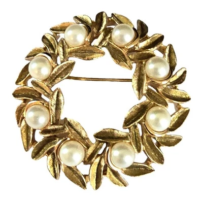 Broche Avon Para Mujer Tono Dorado Textura Hoja y Perla Baya Corona De Colección  Foto 1 de 4