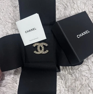 Authentic Chanel CC Brooch Silver with Strass Crystals & Pearls - Image 1 of 4
