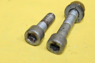 BMW 97-99 F650 1997 F650ST IZQUIERDA DERECHA REPOSAPIÉS DELANTERO CLAVIJA PERNOS DE MONTAJE PERNO  Foto 1 de 4