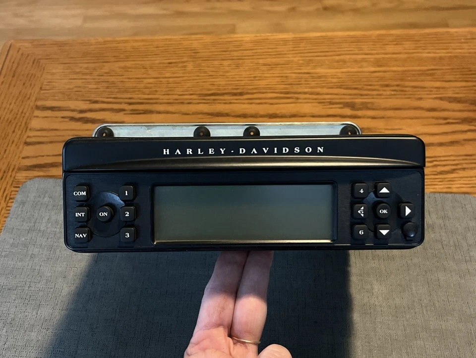 Radio reproductor de CD Harman/Kardon Infotainment Harley-Davidson H-D P/N 76160-06 Foto 1 de 4