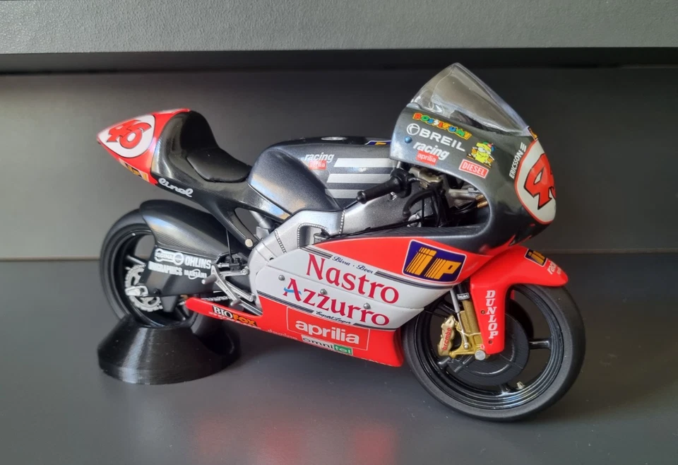 Minichamps 1/12 GP250 Motorcycle STAND . APRILIA ROSSI ETC - Image 1 of 4