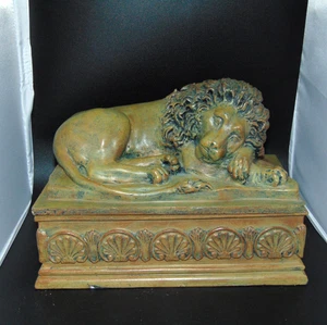 Caja de recuerdo del león dormido con tapa - 10" de ancho x 8" de alto, forrada de fieltro - Imagen 1 de 8