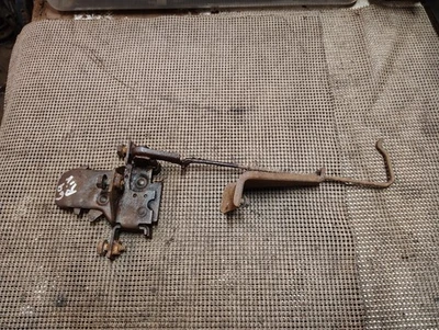 Buick Riviera and Riviera GS 1968 1969 montaje de manija y cierre de capó Foto 1 de 4