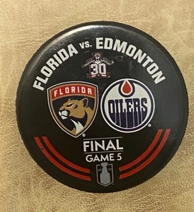 Edmonton Oilers Florida Panthers Stanley Cup gioco 5 usato disco Connor McDavid - Foto 1 di 2