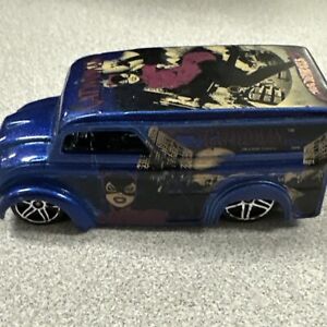 Hot Wheels Batman v. Catwoman 2-Pack Exclusive Dairy Delivery 1 Car Only