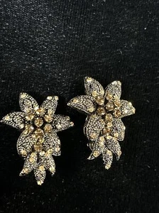 Vintage Crystal Glass Brass Tone Flower Clip On Earrings Costume Jewelry - Bild 1 von 7