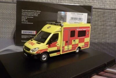 Mercedes - Bedfordshire Fire and rescue , Oxford Diecast 1/76 76MA008 - Image 1 of 4
