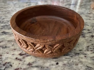 Holz Schmuckschale handgeschnitzt florales Design Wohndeko klassisch neutral - Bild 1 von 6