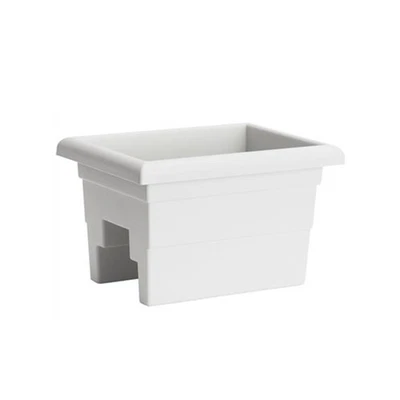 Caja de flores para jardinera con barandilla de plástico de novedad Countryside, blanca, 16 pulgadas Foto 1 de 3