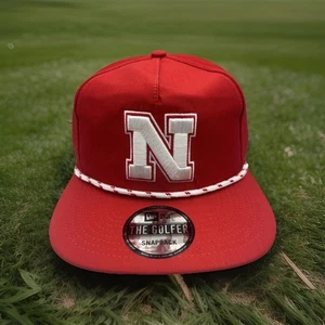 Nebraska Cornhuskers Mütze NEERa 9FIFTY "Team Roper" Poly Mischung Druckknopflasche Kappe H121 - Bild 1 von 8