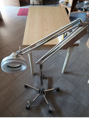 lampada con lente d'ingrandimento a piantana Estetista Medico Oculista - Bild 1 von 4