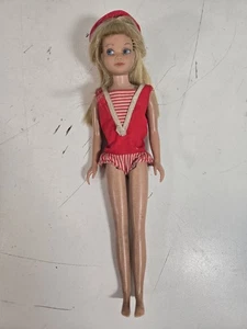 POUPEE BARBIE VINTAGE CHEVEUX BLONDS SKIPPER 1964 EN MAILLOT DE BAIN D'ORIGINE - Photo 1/7