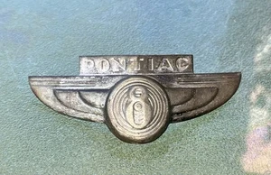 RARE VINTAGE 1937 PONTIAC 8 COUPE GRILL RADIATOR BADGE EMBLEM ART DECO - Picture 1 of 6