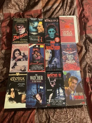 Vintage lot of 12 Horror VHS Tapes Cult OOP Quick Silver Highway Elvira Psycho 4 Foto 1 de 4