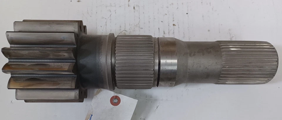 94651C2 LH CASE IH 7150 7230 7240 7250 MX270 7130 7140 15 TOOTH SUN SHAFT - Image 1 of 1
