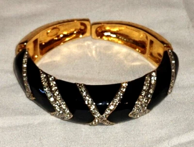Brazalete Kenneth Jay Lane KJL con bisagras esmalte negro estrás tono dorado Foto 1 de 4