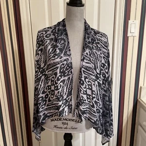 Soma Live Lounge Wear Animal Black Long Sleeve Coverup Shawl Women's M NWT - Picture 1 of 8