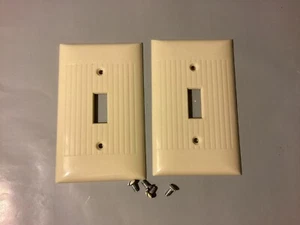2 Vintage Sierra Electric Single Switch Plate Covers Ribbed Ivory Plastic D1 USA - Picture 1 of 8