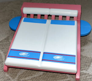 Playmobil Bed Pink Headboard White Bedspread w/ Shelf Dollhouse Furniture (FR