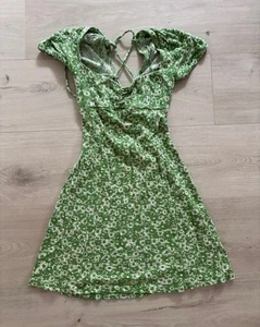 Kleid Bershka weich Viscose Viskose Rückenausschnitt Grün Blumen Flower Gr. S - Bild 1 von 2