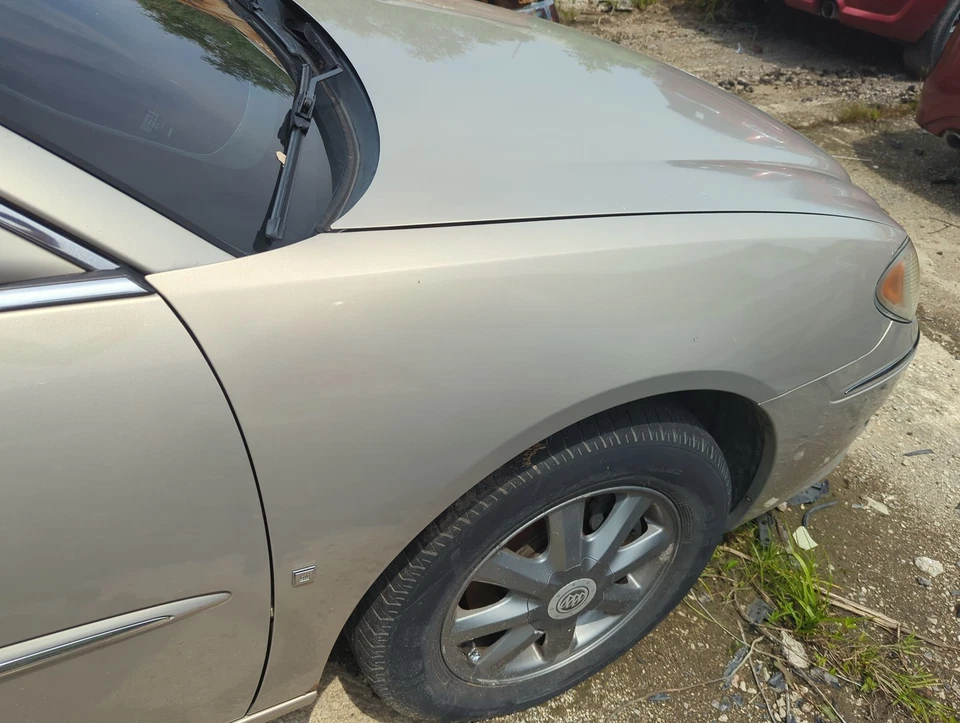 Guardabarros de pasajero Buick Lacrosse VIX2E 2005-2009 Foto 1 de 1