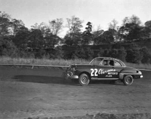 Red Byron races Raymond Parks-owned Oldsmobile dirt track one firs- Old Photo - Bild 1 von 1