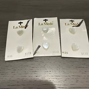 VTG La Mode #5113 Heart Buttons Pearlescent White ~ 3 Cards = 6 Buttons - Picture 1 of 4