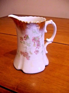 VINTAGE 4" CREAMER/PITCHER w/Gold Trim - Picture 1 of 10