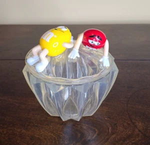 Plato de caramelo M&M'S con tapa cuenco de plástico rojo y amarillo de colección MMs Mars Candy - Imagen 1 de 7