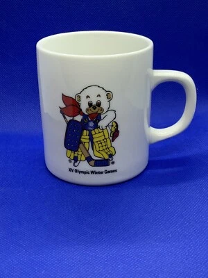 XV Juegos Olímpicos de Invierno ~ 1983 ~ Taza de café vintage (oso portero de hockey) Foto 1 de 4