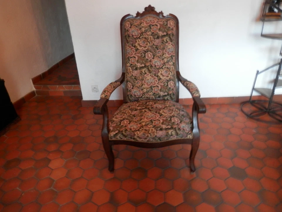 Beau fauteuil Voltaire tapisserie refaite à neuf. Très bon état - Photo 1/1