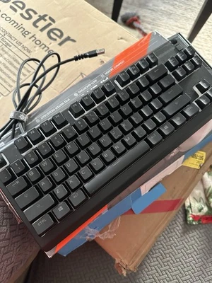 Teclado para juegos SteelSeries Apex 3 TKL RGB - USADO excelente estado Foto 1 de 4