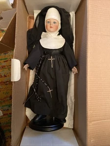 1997 VINTAGE 16" DANBURY MINT MARY CATHERINE NUN DOLL WITH BOX BY TANYA NOEL - Picture 1 of 9