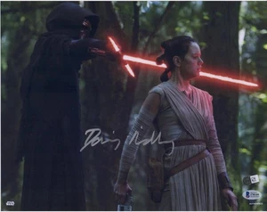 Fotografía autografiada de 12" x 18" de Daisy Ridley The Force Awakens BAS - Imagen 1 de 1
