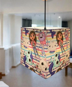 Pantalla de lámpara de techo o mesa hecha a mano 'Gabby's Dollhouse', dormitorio infantil - Imagen 1 de 4
