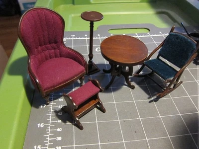Mueble mecedora de madera vintage para casa de muñecas silla y taburete con respaldo de ala y más Foto 1 de 3