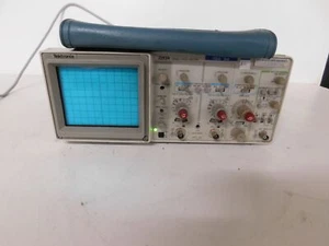 TEKTRONIX 2213A DUAL TRACE 60MHz OSCILLOSCOPE (CFX8) - Picture 1 of 7