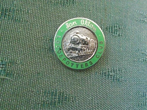 OLD IAN ALLAN LOCOSPOTTERS CLUB - RAILWAY ENAMEL PIN BADGE - CAXTON KEW - Picture 1 of 2