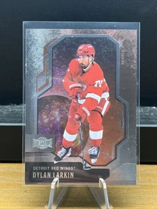 2024-25 SkyBox Metal Universe Base Dylan Larkin Detroit Red Wings #86 - Picture 1 of 3