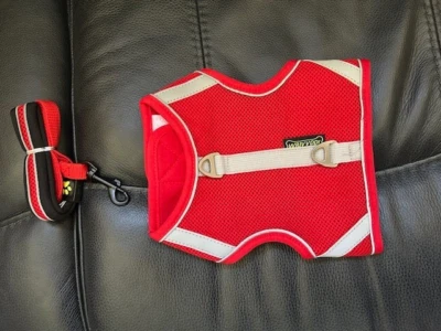WRIVVDDI Pet Harness and Leash For Small Breed Dogs, Size Large, Poppy Red, New - Image 1 of 4