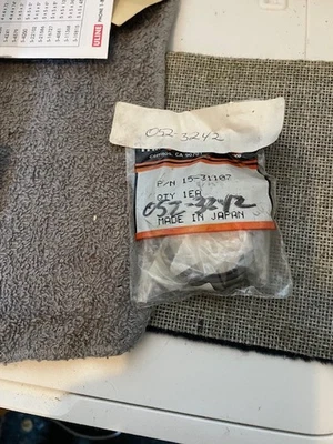 Vedação de roda traseira 1476-49404 para Kia Rio Ford Festiva Mazda 626 83-87 052-3242 - Imagem 1 de 2