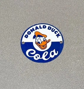 VINTAGE DONALD DUCK SODA COLA DISNEY PORZELLANSCHILD AUTO GAS LKW ÖL MOTORRAD - Bild 1 von 2