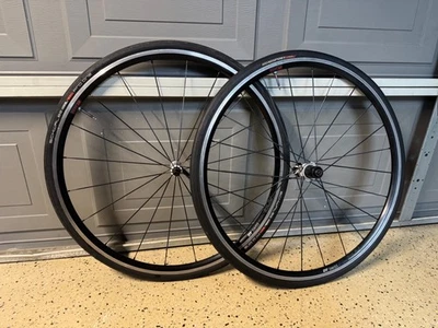 Juego de ruedas DT Swiss PR 1600 tubeless ready - 700, QR x 100 mm, freno de llanta, negro Foto 1 de 2