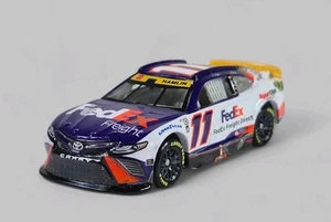 DENNY HAMLIN 2023 TOYOTA CAMRY NASCAR Diorama DieCast Modellauto 1:64 lose - Bild 1 von 8
