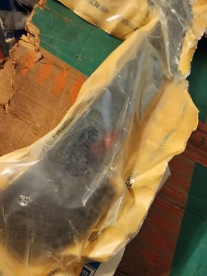 Moldura de parachoques trasero Chevrolet Blazer 1995-97 NOS 15672223 Foto 1 de 4