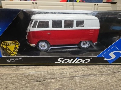 Solido VW Bus Combi 1:18 Die Cast Foto 1 de 4