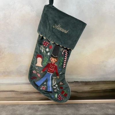 Pottery Barn Kids Rifle Paper & Co. Cascanueces Terciopelo Medias Soldado Monograma Foto 1 de 4