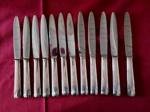 12 Couteaux De table en métal argenté Orfevre A Définir modèle Art Déco - Imagen 1 de 7